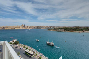 Amazing direct Valletta Seaviews Sliema Top Floor Apt